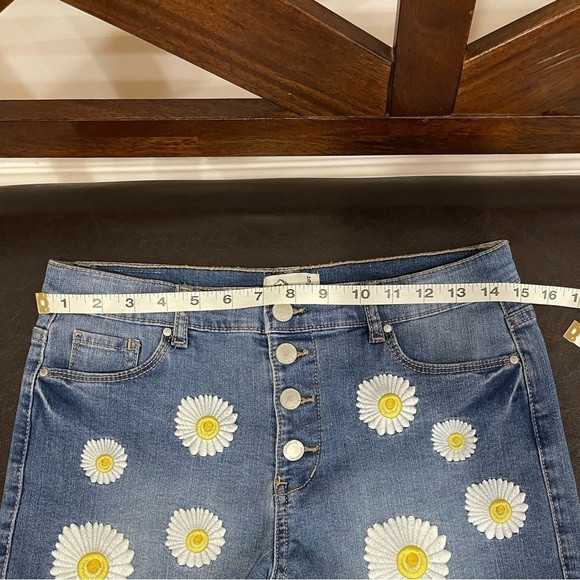 Jordache embroidered flower design adjustable  waist shorts size 16 daisy denim - Picture 16 of 17